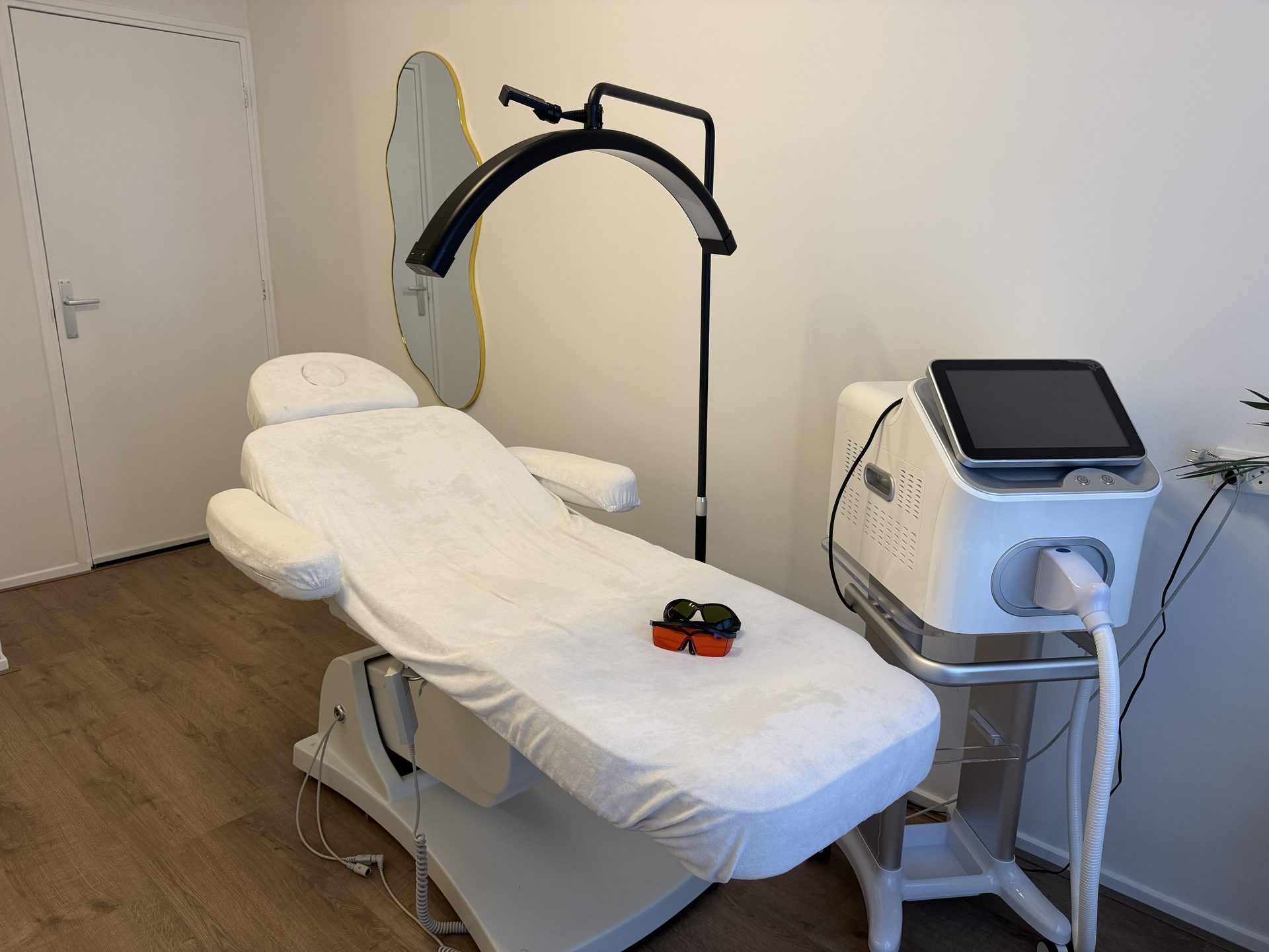 AV Laser Lab studio